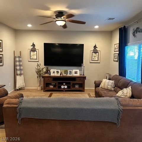 7950 Blue Lake Peak Street, Las Vegas, NV 89166