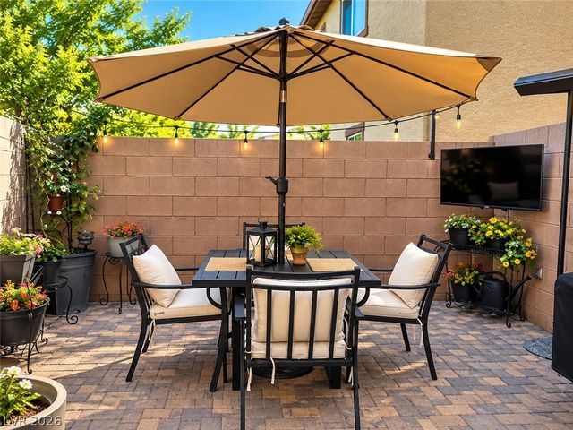 7950 Blue Lake Peak Street, Las Vegas, NV 89166