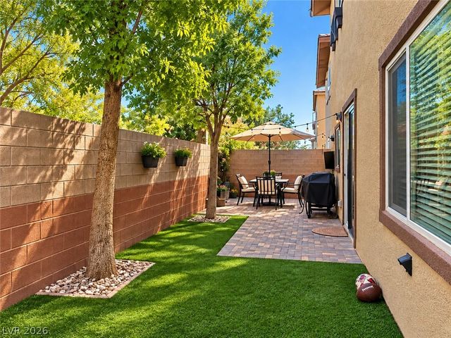 7950 Blue Lake Peak Street, Las Vegas, NV 89166