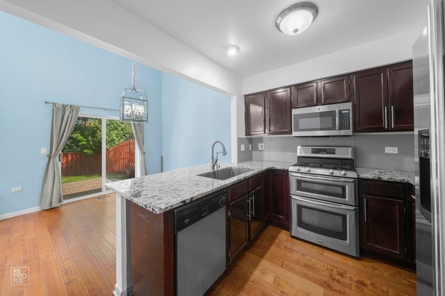 1724 Leeds Court, Mundelein, IL 60060