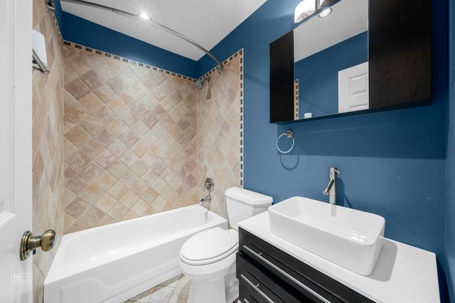 1724 Leeds Court, Mundelein, IL 60060