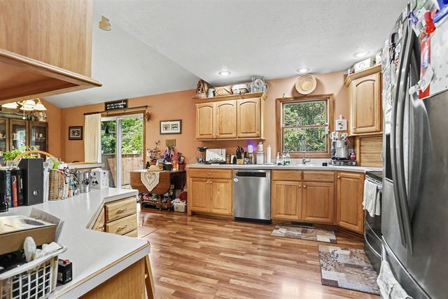 17704 Moorepark Road, Three Rivers, MI 49093
