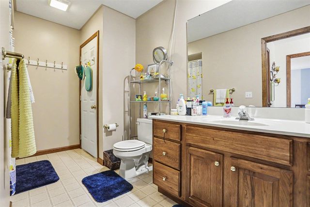 17704 Moorepark Road, Three Rivers, MI 49093