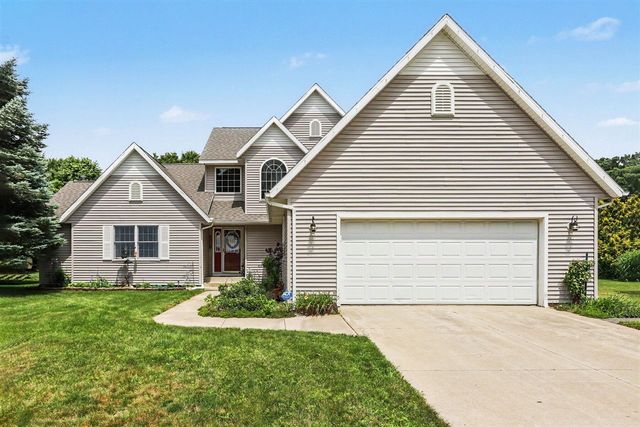 17704 Moorepark Road, Three Rivers, MI 49093