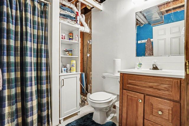 17704 Moorepark Road, Three Rivers, MI 49093