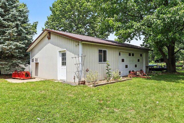 17704 Moorepark Road, Three Rivers, MI 49093