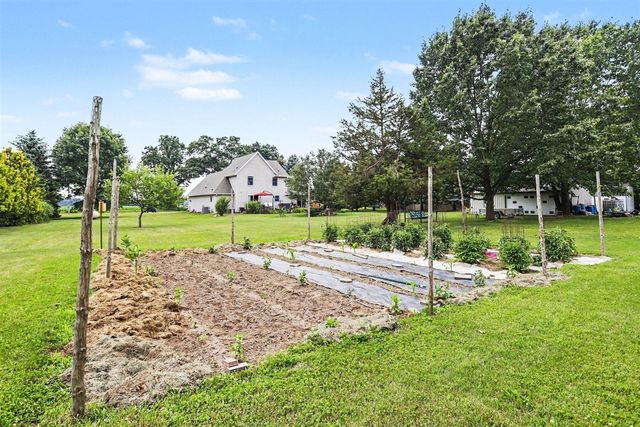 17704 Moorepark Road, Three Rivers, MI 49093