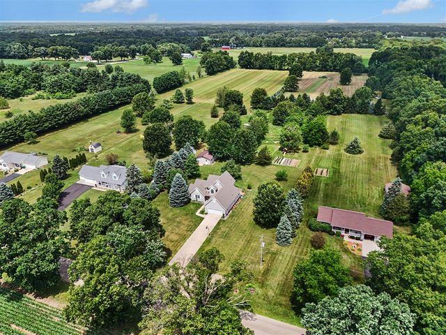 17704 Moorepark Road, Three Rivers, MI 49093