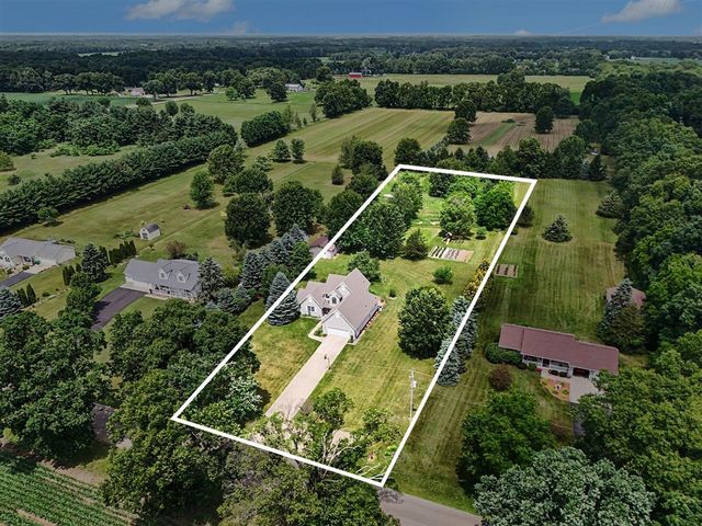17704 Moorepark Road, Three Rivers, MI 49093