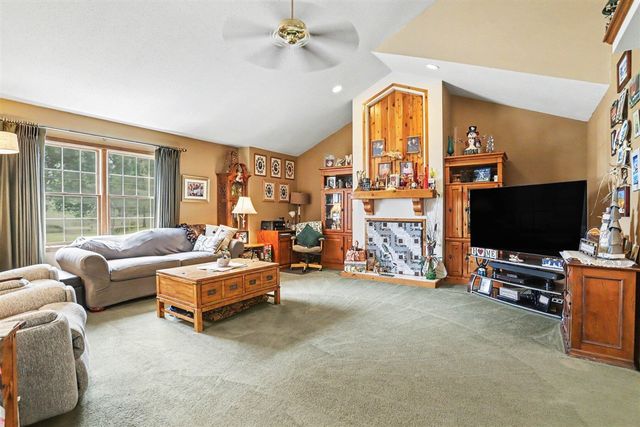17704 Moorepark Road, Three Rivers, MI 49093