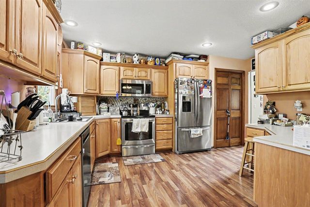 17704 Moorepark Road, Three Rivers, MI 49093