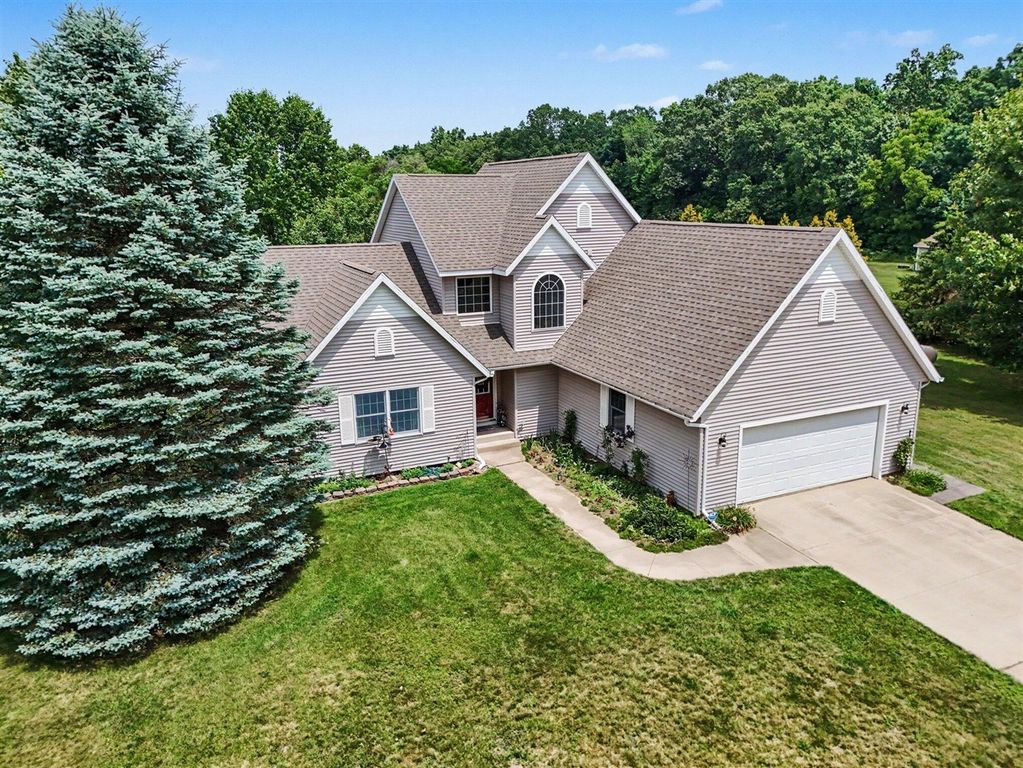 17704 Moorepark Road, Three Rivers, MI 49093
