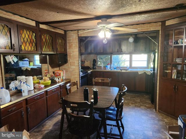 1692 GISH RD, Manheim, PA 17545