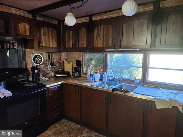 1692 GISH RD, Manheim, PA 17545