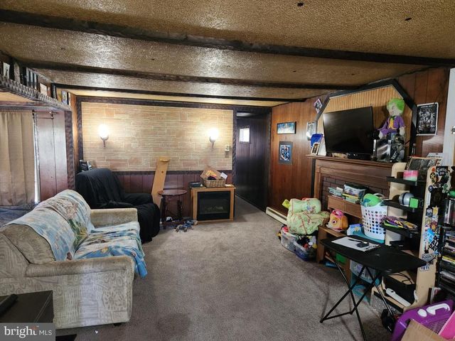 1692 GISH RD, Manheim, PA 17545