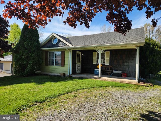 1692 GISH RD, Manheim, PA 17545