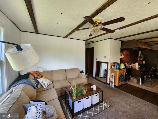 1692 GISH RD, Manheim, PA 17545