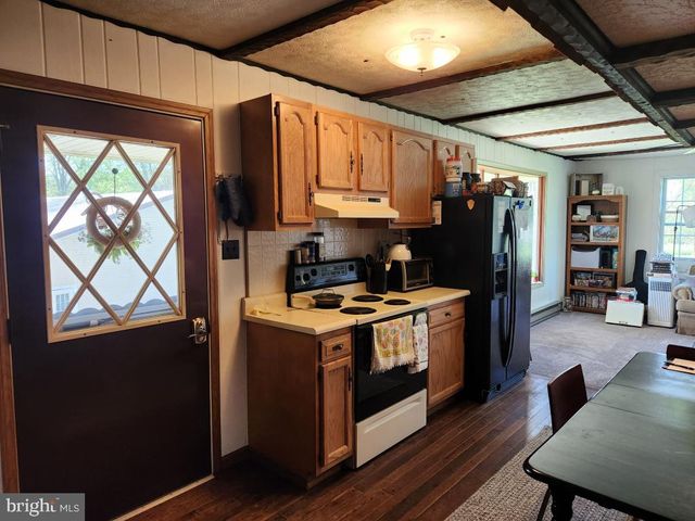 1692 GISH RD, Manheim, PA 17545