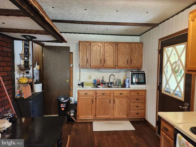1692 GISH RD, Manheim, PA 17545