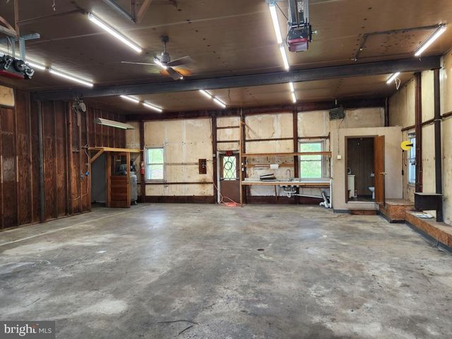 1692 GISH RD, Manheim, PA 17545