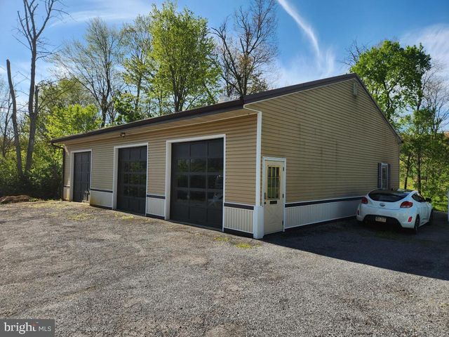 1692 GISH RD, Manheim, PA 17545