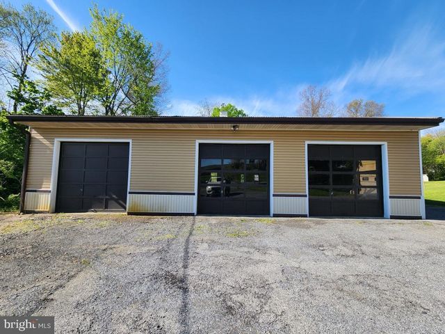 1692 GISH RD, Manheim, PA 17545