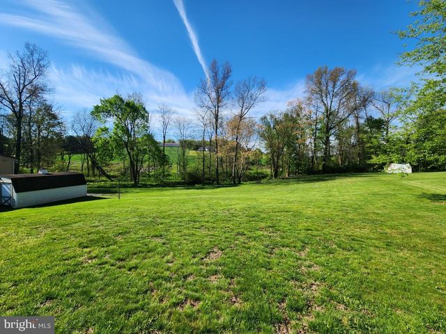 1692 GISH RD, Manheim, PA 17545