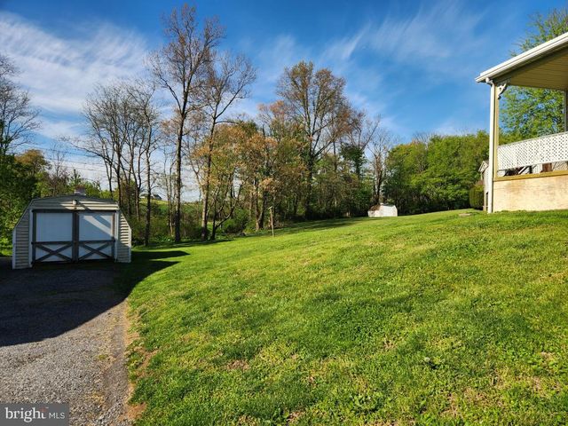 1692 GISH RD, Manheim, PA 17545