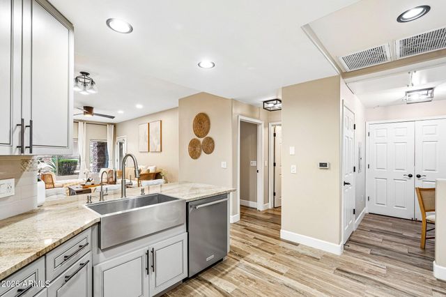 5350 E DEER VALLEY Drive 1250, Phoenix, AZ 85054