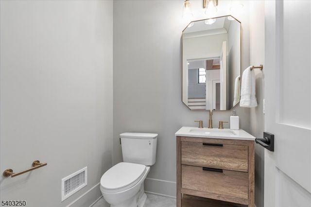 1822 North Gate, Scotch Plains Twp., NJ 07076