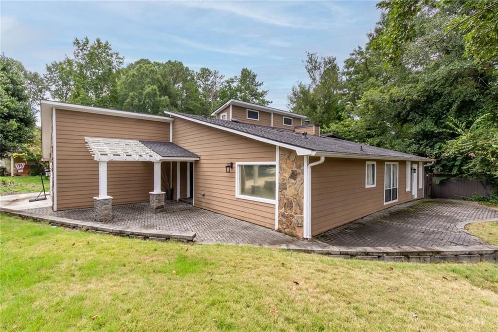 1050 Terramont Drive, Roswell, GA 30076