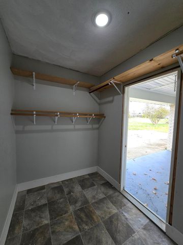 449 Keene Troy Pike, Versailles, KY 40383