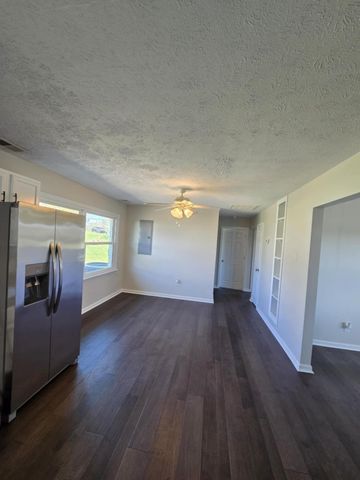 449 Keene Troy Pike, Versailles, KY 40383