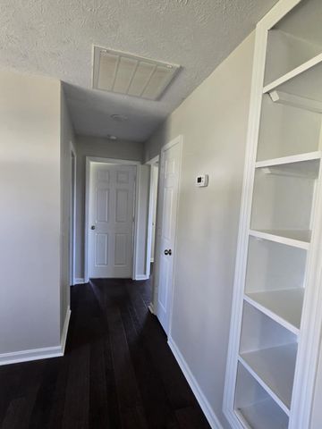 449 Keene Troy Pike, Versailles, KY 40383