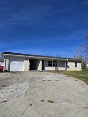 449 Keene Troy Pike, Versailles, KY 40383