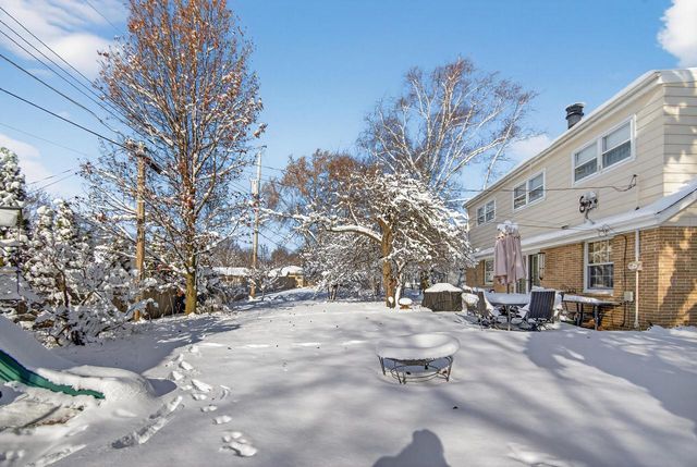 16 Illinois STREET, Racine, WI 53405