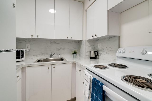 3100 Collins Ave 1101, Miami Beach, FL 33140
