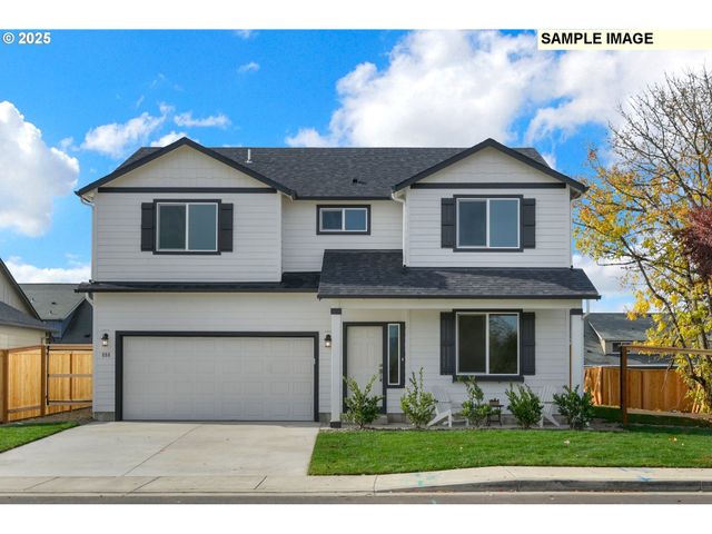 888 S 9th St, Harrisburg, OR 97446