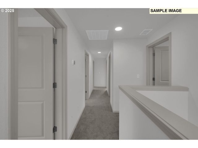 888 S 9th St, Harrisburg, OR 97446