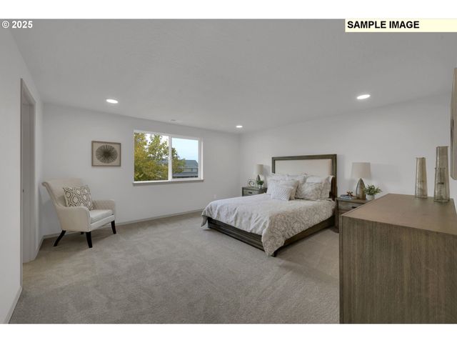 888 S 9th St, Harrisburg, OR 97446