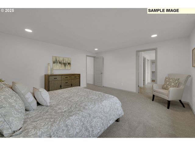 888 S 9th St, Harrisburg, OR 97446