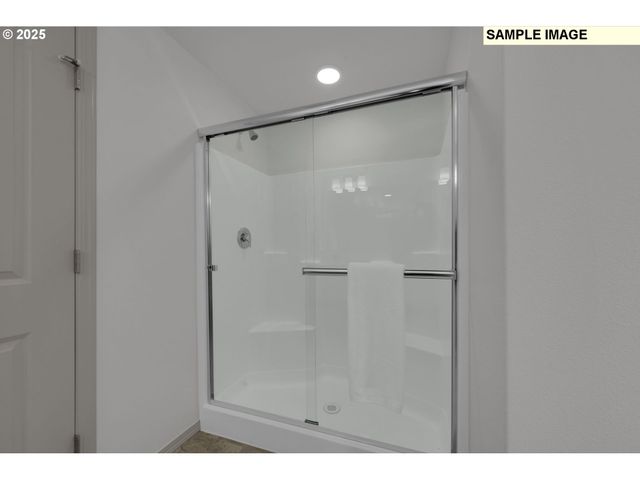 888 S 9th St, Harrisburg, OR 97446