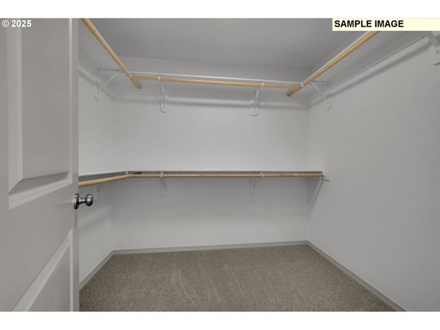 888 S 9th St, Harrisburg, OR 97446