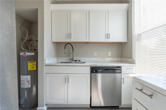 9294 1st View St Apt 1, Norfolk, VA 23503
