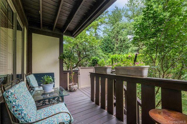 16 Manville Lane 2, Pleasantville, NY 10570