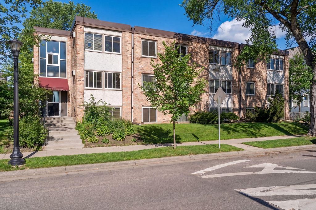2212 Aldrich Avenue S 102, Minneapolis, MN 55405