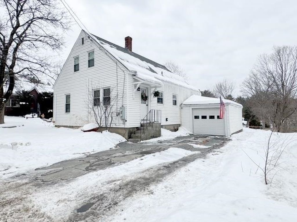 237 Pleasant Street, Claremont, NH 03743