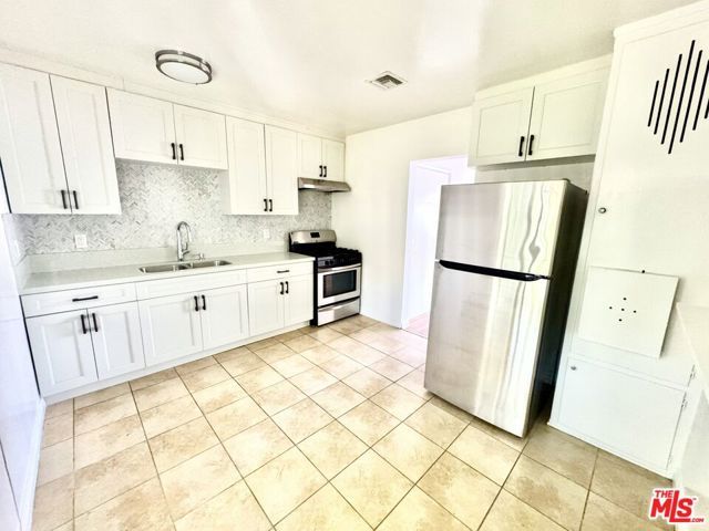 3713 Selby Avenue, Los Angeles, CA 90034