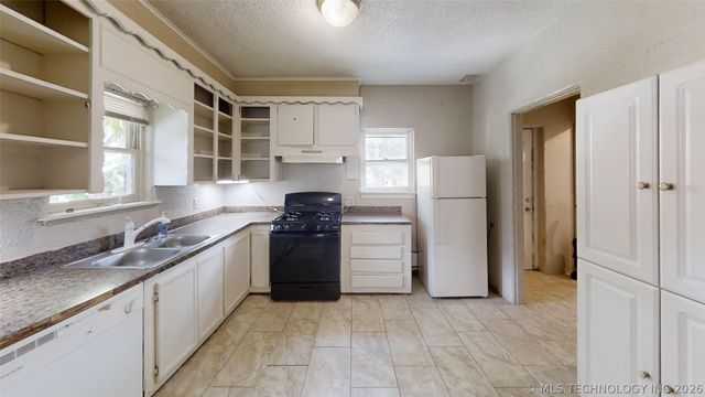 855 N Delaware Place, Tulsa, OK 74110