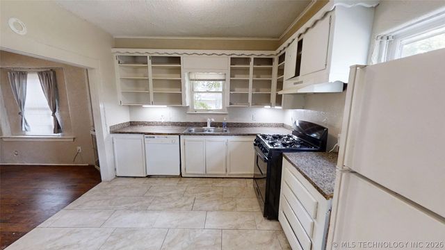855 N Delaware Place, Tulsa, OK 74110